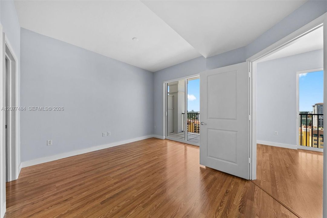 For Sale: $735,000 (2 beds, 2 baths, 1114 Square Feet)