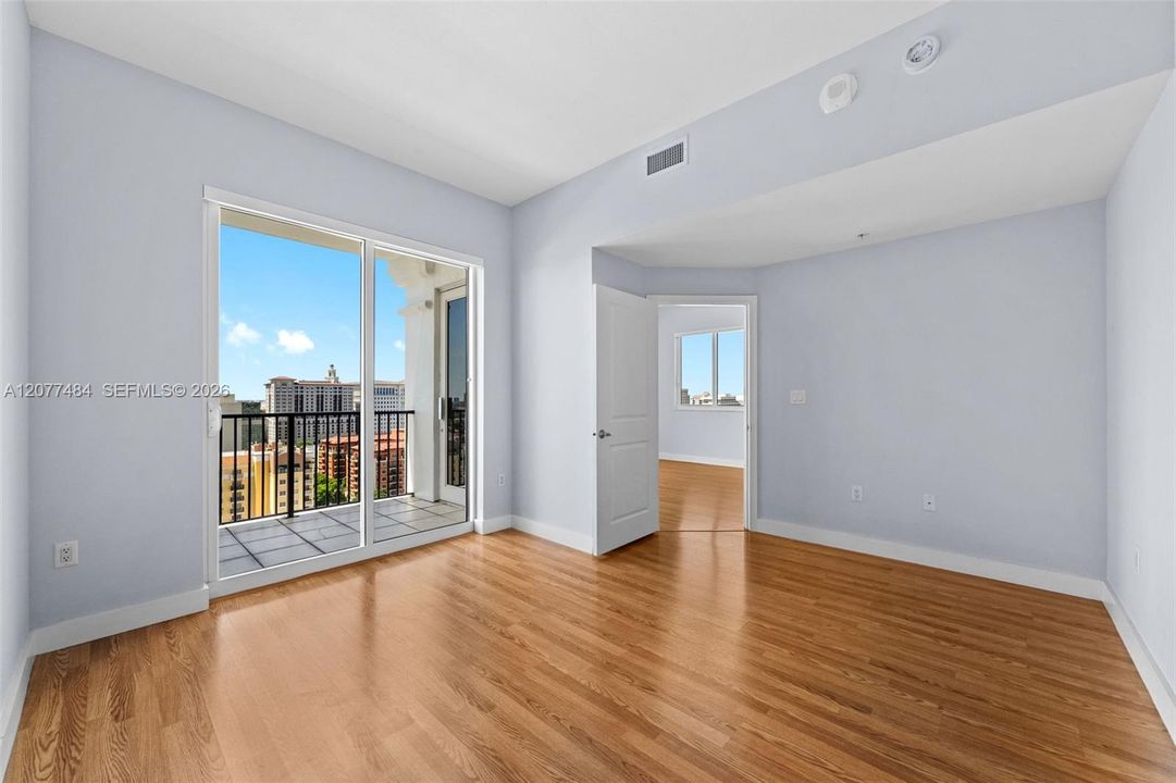 For Sale: $735,000 (2 beds, 2 baths, 1114 Square Feet)