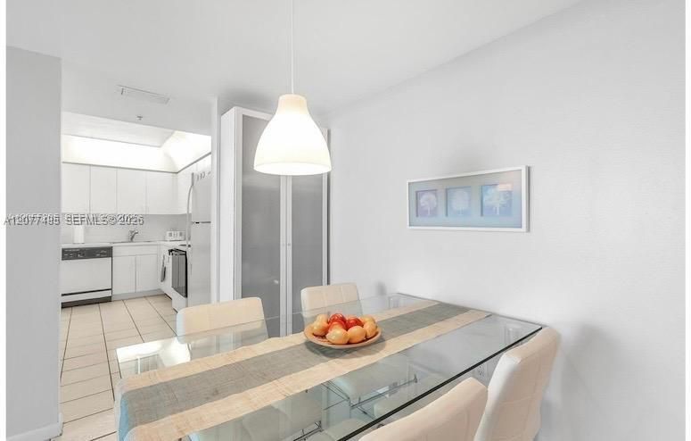 En Renta: $3,950 (2 camas, 2 baños, 960 Pies cuadrados)