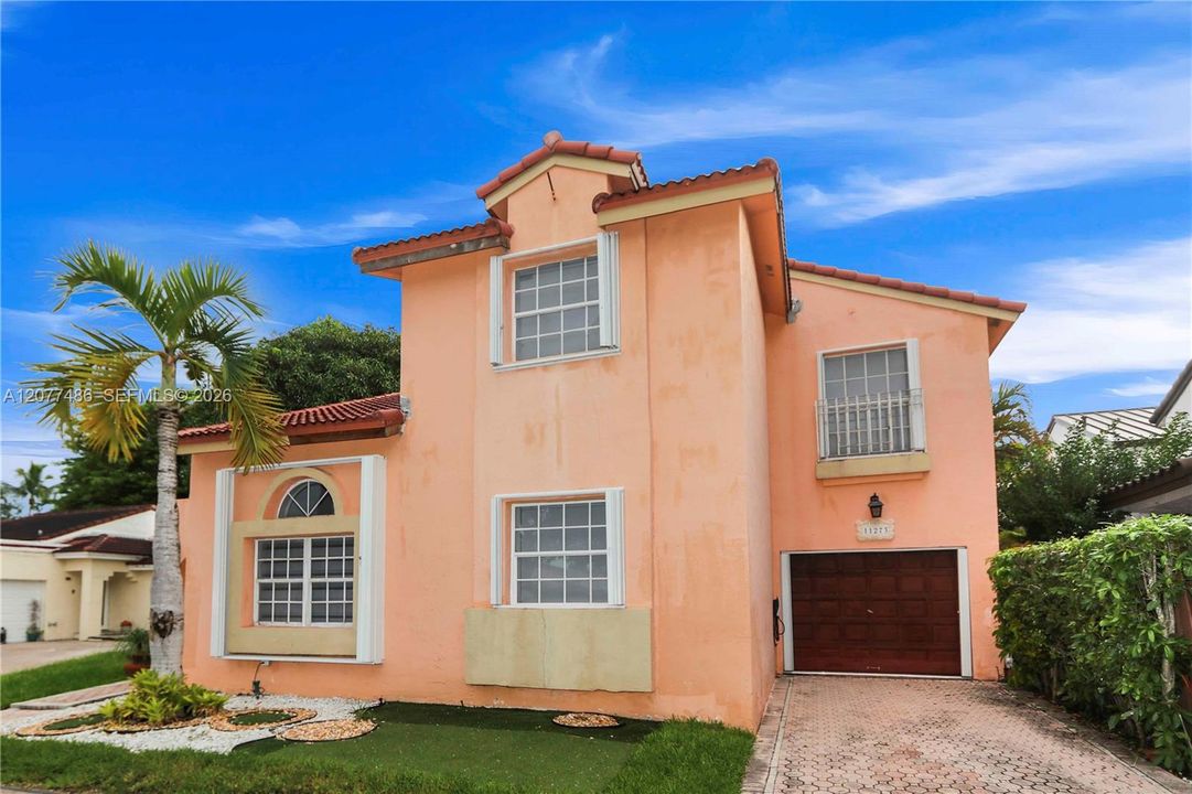 En Renta: $4,600 (4 camas, 3 baños, 2124 Pies cuadrados)
