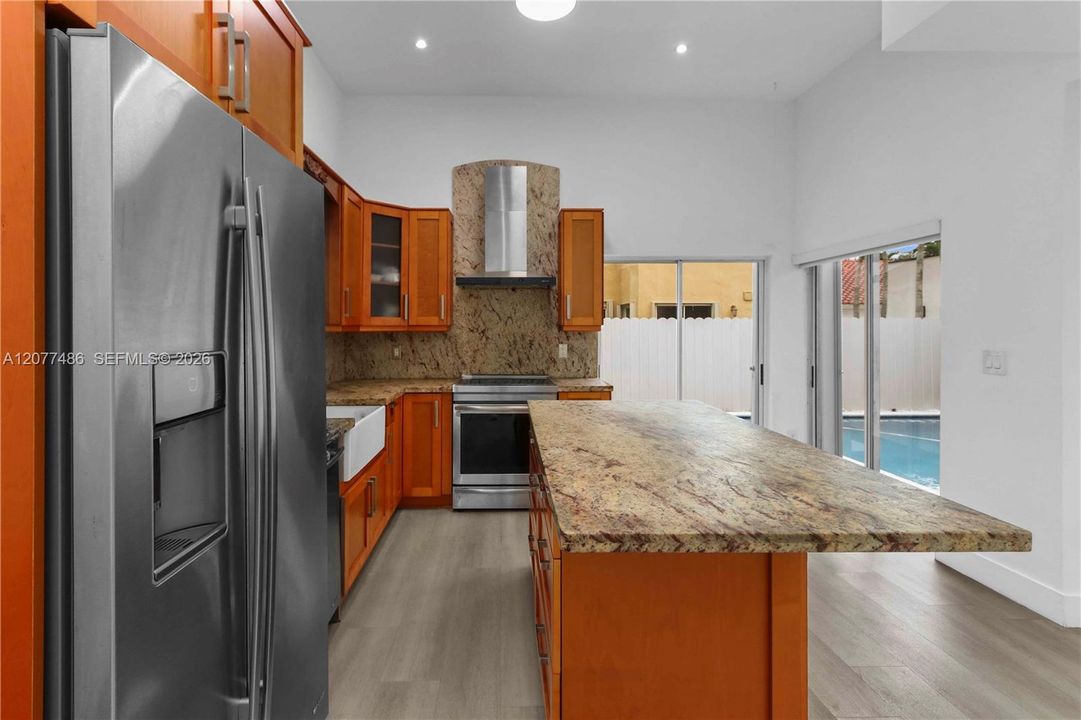 En Renta: $4,600 (4 camas, 3 baños, 2124 Pies cuadrados)