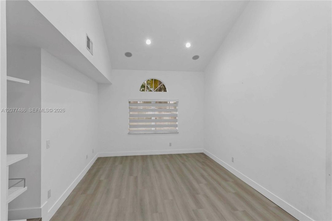 En Renta: $4,600 (4 camas, 3 baños, 2124 Pies cuadrados)