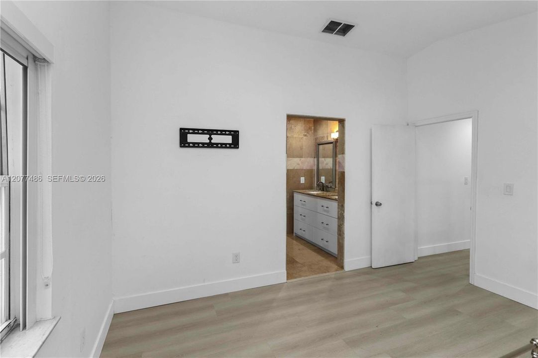 En Renta: $4,600 (4 camas, 3 baños, 2124 Pies cuadrados)