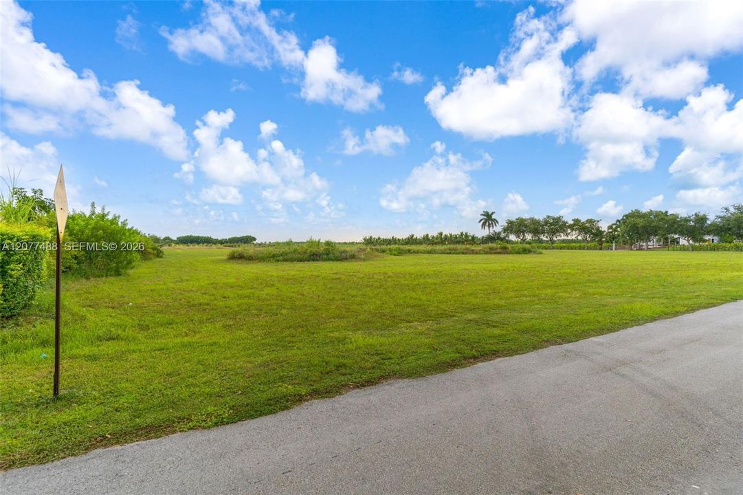 待售: $645,000 (4.15 acres)