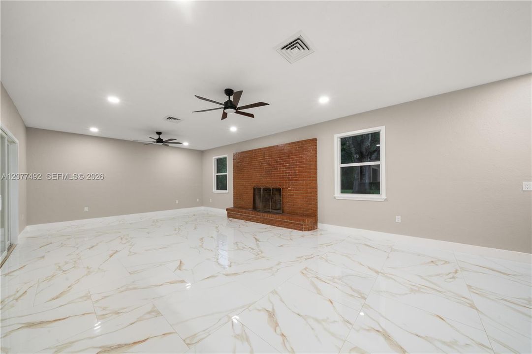 En Venta: $429,000 (3 camas, 2 baños, 0 Pies cuadrados)
