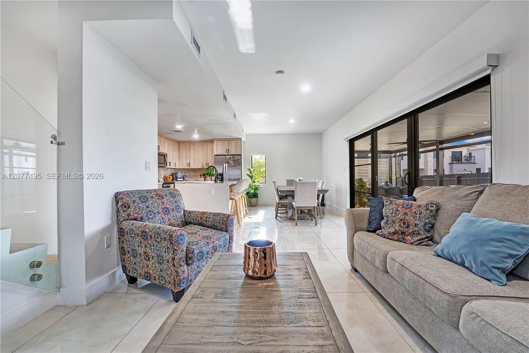En Venta: $620,000 (5 camas, 3 baños, 1810 Pies cuadrados)