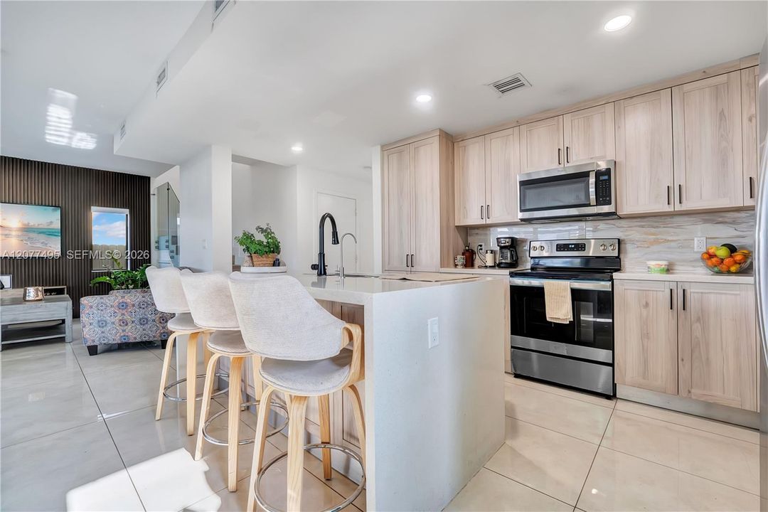 En Venta: $620,000 (5 camas, 3 baños, 1810 Pies cuadrados)