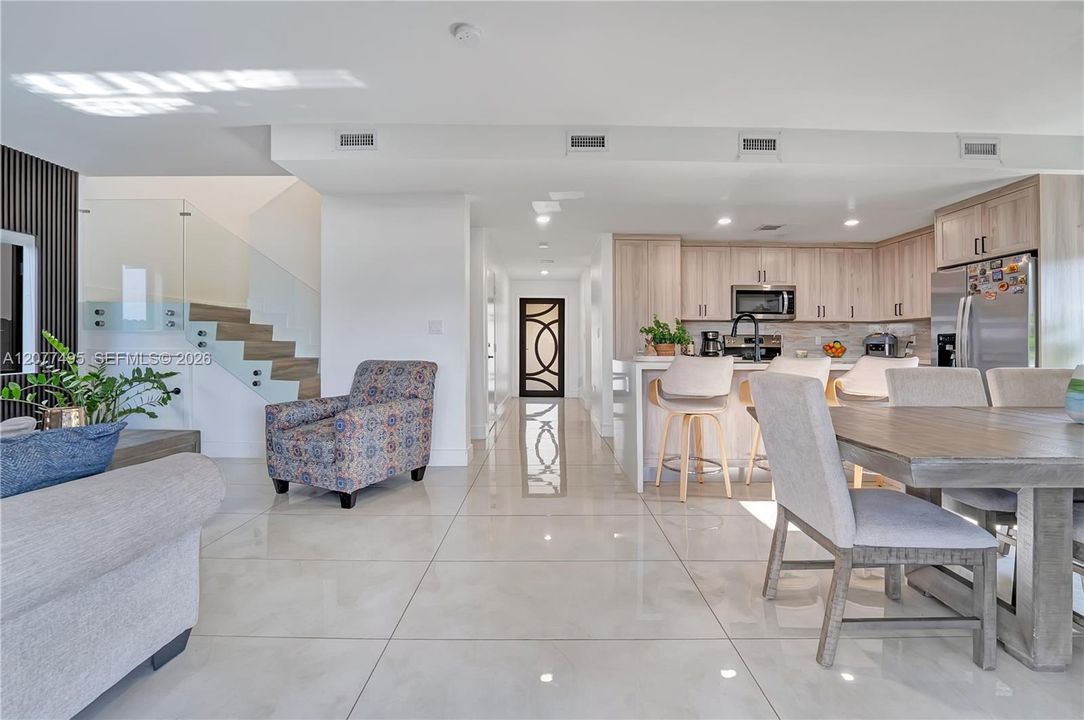 En Venta: $620,000 (5 camas, 3 baños, 1810 Pies cuadrados)