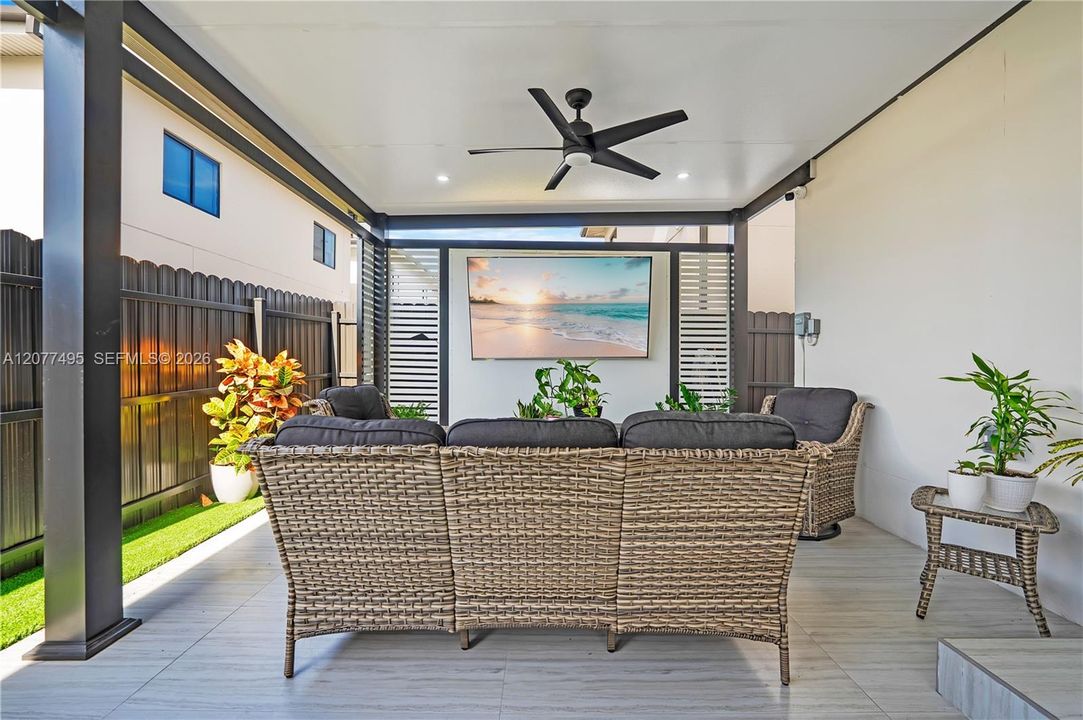 En Venta: $620,000 (5 camas, 3 baños, 1810 Pies cuadrados)