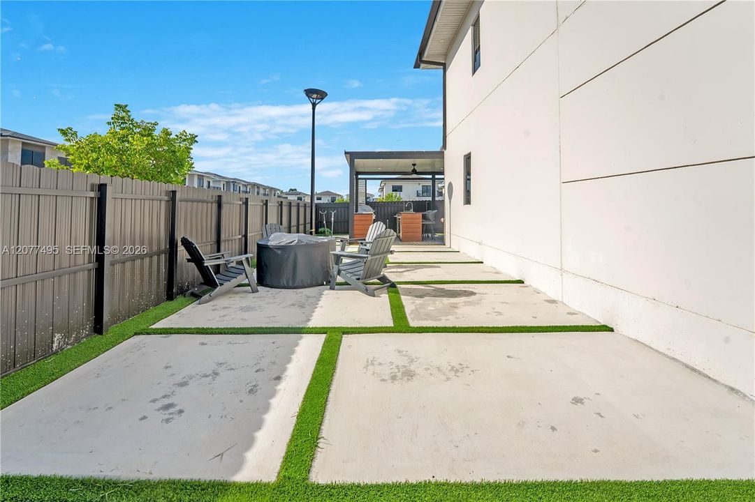 En Venta: $620,000 (5 camas, 3 baños, 1810 Pies cuadrados)