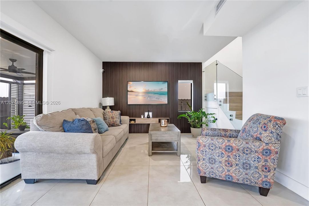 En Venta: $620,000 (5 camas, 3 baños, 1810 Pies cuadrados)