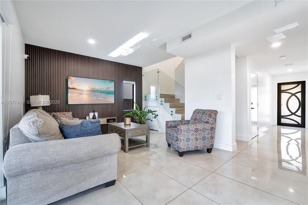 En Venta: $620,000 (5 camas, 3 baños, 1810 Pies cuadrados)