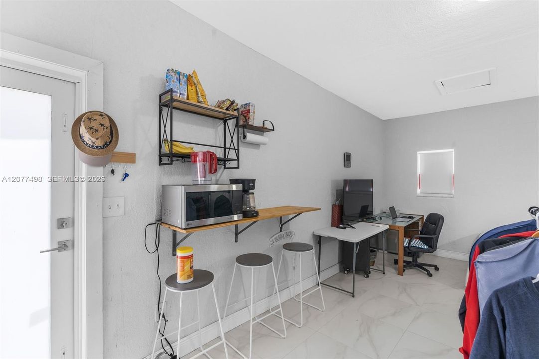 For Rent: $1,500 (0 beds, 1 baths, 264 Square Feet)