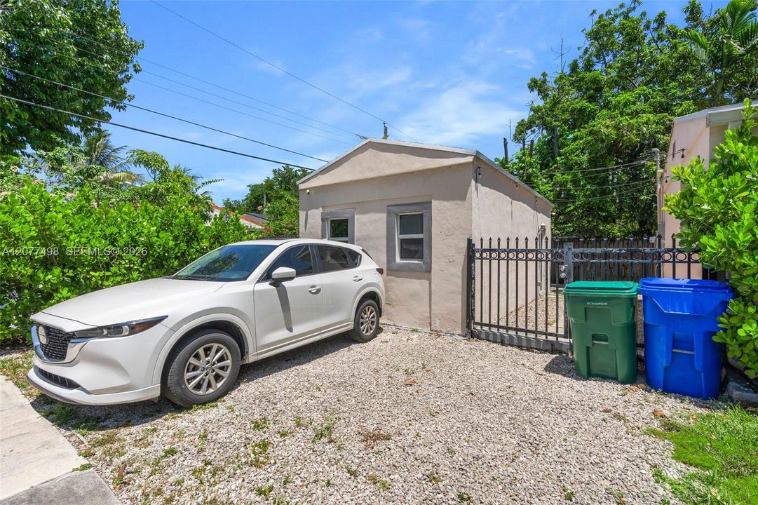For Rent: $1,500 (0 beds, 1 baths, 264 Square Feet)