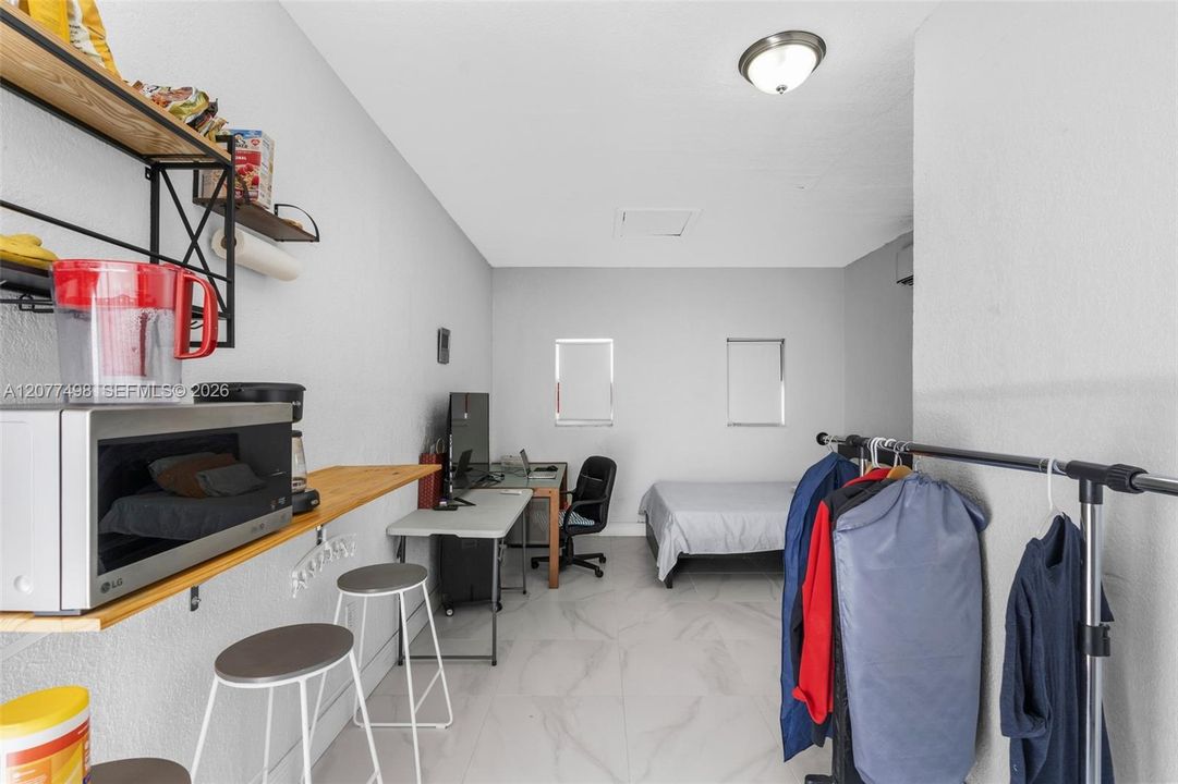For Rent: $1,500 (0 beds, 1 baths, 264 Square Feet)