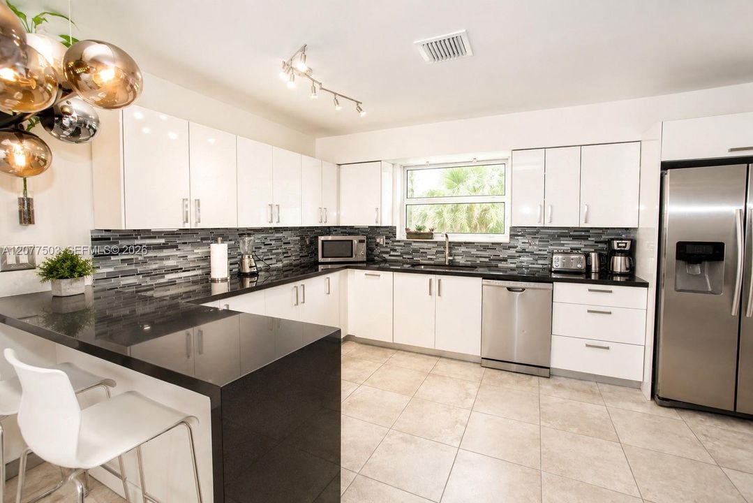 For Rent: $6,990 (3 beds, 2 baths, 2070 Square Feet)