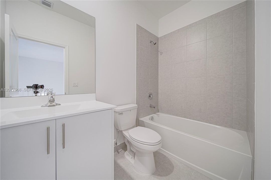 upstairs bathroom 2