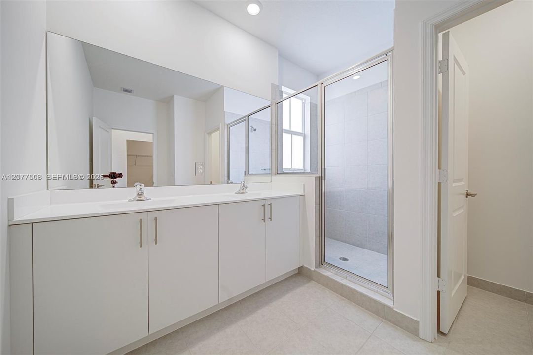 En Venta: $629,000 (4 camas, 3 baños, 1853 Pies cuadrados)