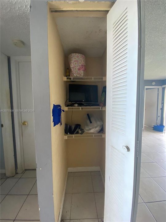 For Rent: $1,950 (2 beds, 1 baths, 863 Square Feet)