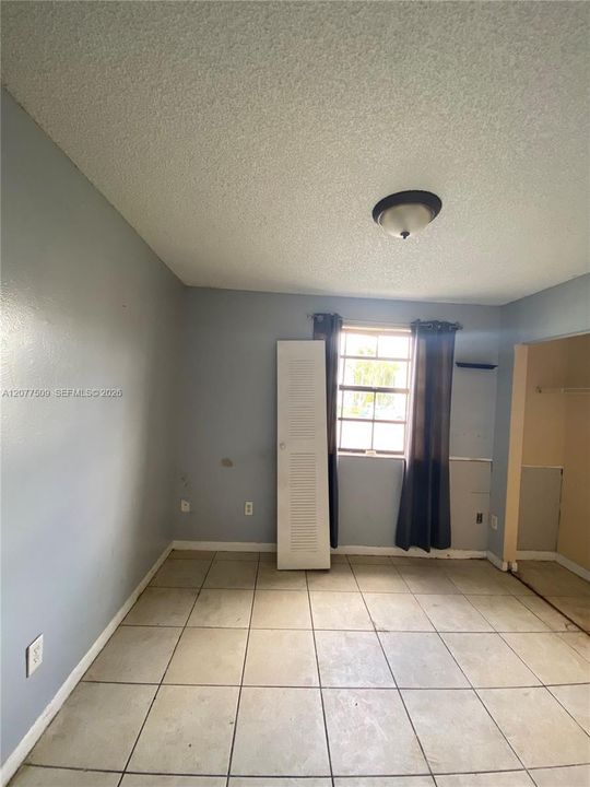 For Rent: $1,950 (2 beds, 1 baths, 863 Square Feet)