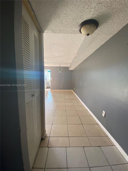 For Rent: $1,950 (2 beds, 1 baths, 863 Square Feet)