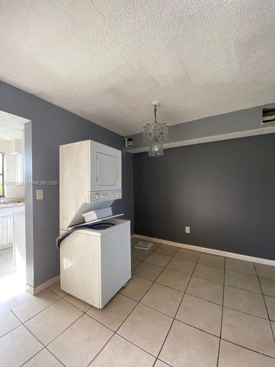 For Rent: $1,950 (2 beds, 1 baths, 863 Square Feet)