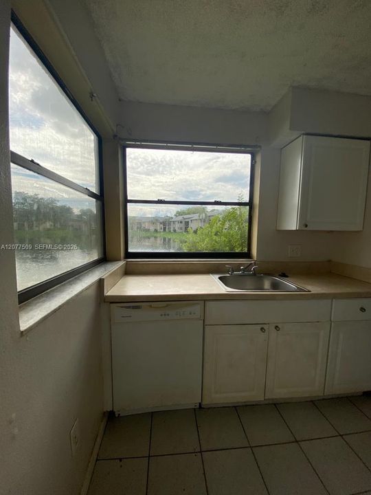 For Rent: $1,950 (2 beds, 1 baths, 863 Square Feet)