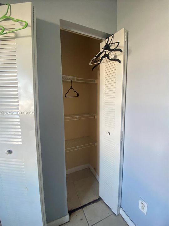 For Rent: $1,950 (2 beds, 1 baths, 863 Square Feet)