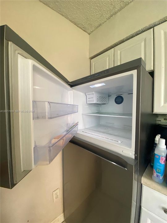 For Rent: $1,950 (2 beds, 1 baths, 863 Square Feet)