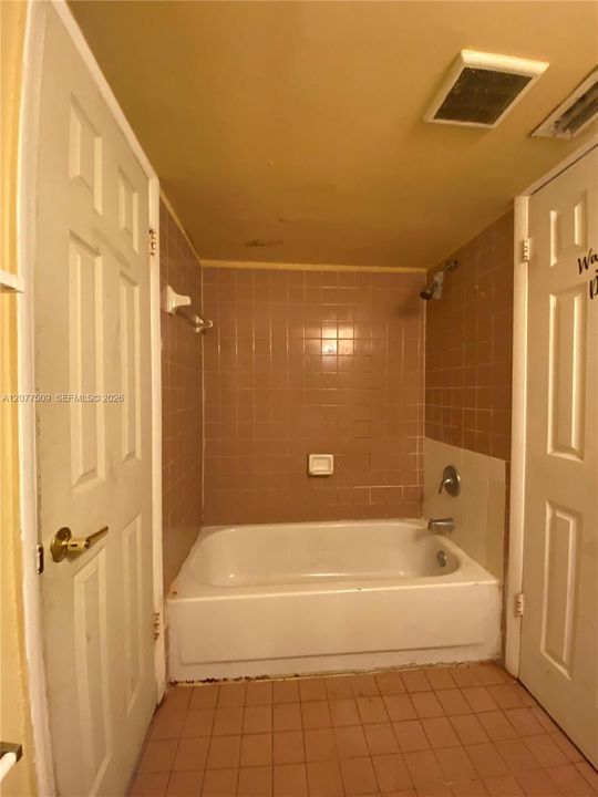 For Rent: $1,950 (2 beds, 1 baths, 863 Square Feet)