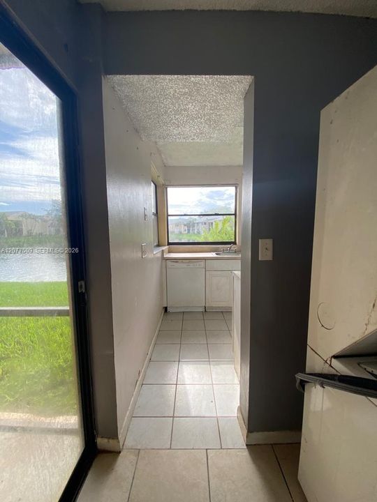 For Rent: $1,950 (2 beds, 1 baths, 863 Square Feet)