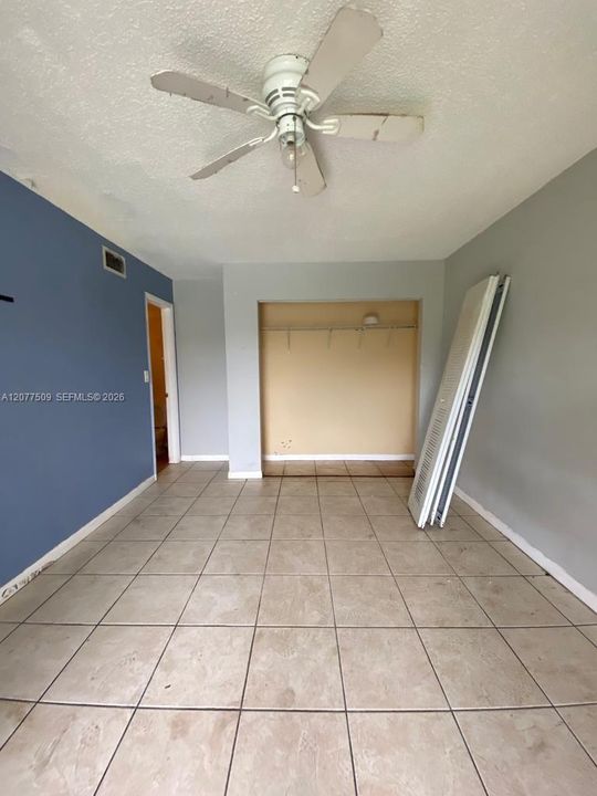 For Rent: $1,950 (2 beds, 1 baths, 863 Square Feet)