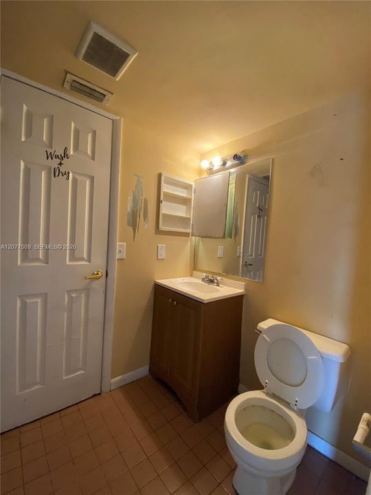 For Rent: $1,950 (2 beds, 1 baths, 863 Square Feet)
