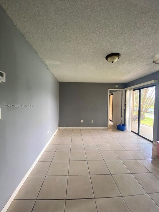 For Rent: $1,950 (2 beds, 1 baths, 863 Square Feet)