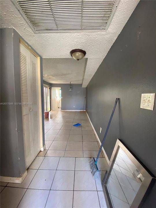 For Rent: $1,950 (2 beds, 1 baths, 863 Square Feet)
