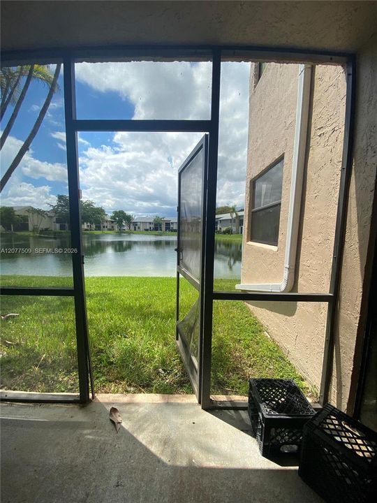 For Rent: $1,950 (2 beds, 1 baths, 863 Square Feet)