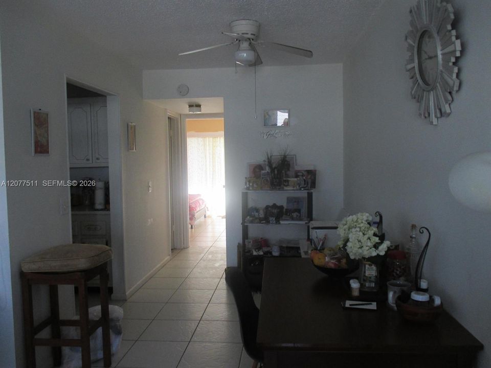 For Sale: $119,000 (1 beds, 1 baths, 570 Square Feet)