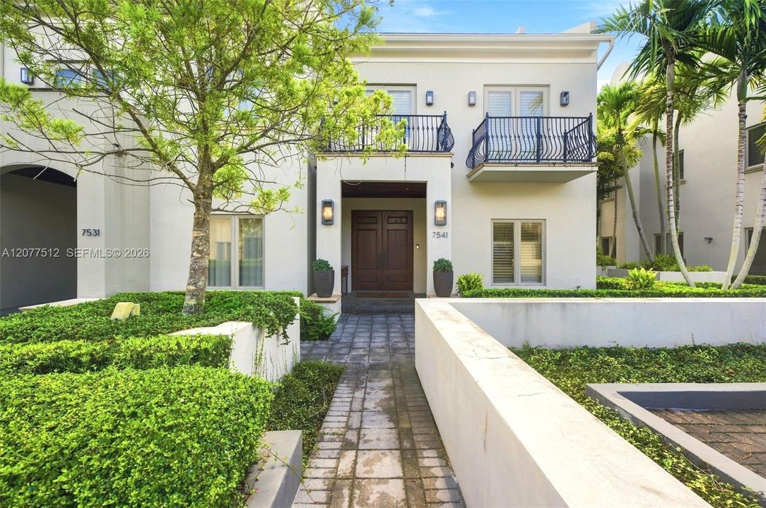 For Rent: $18,000 (3 beds, 4 baths, 3104 Square Feet)