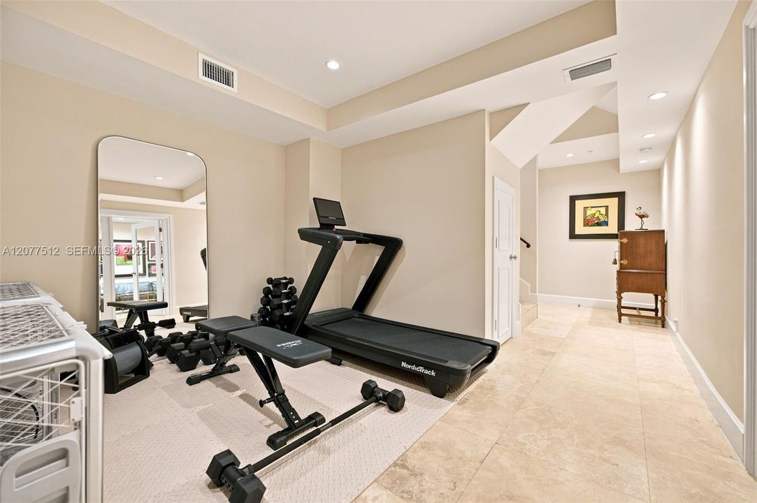 For Rent: $18,000 (3 beds, 4 baths, 3104 Square Feet)