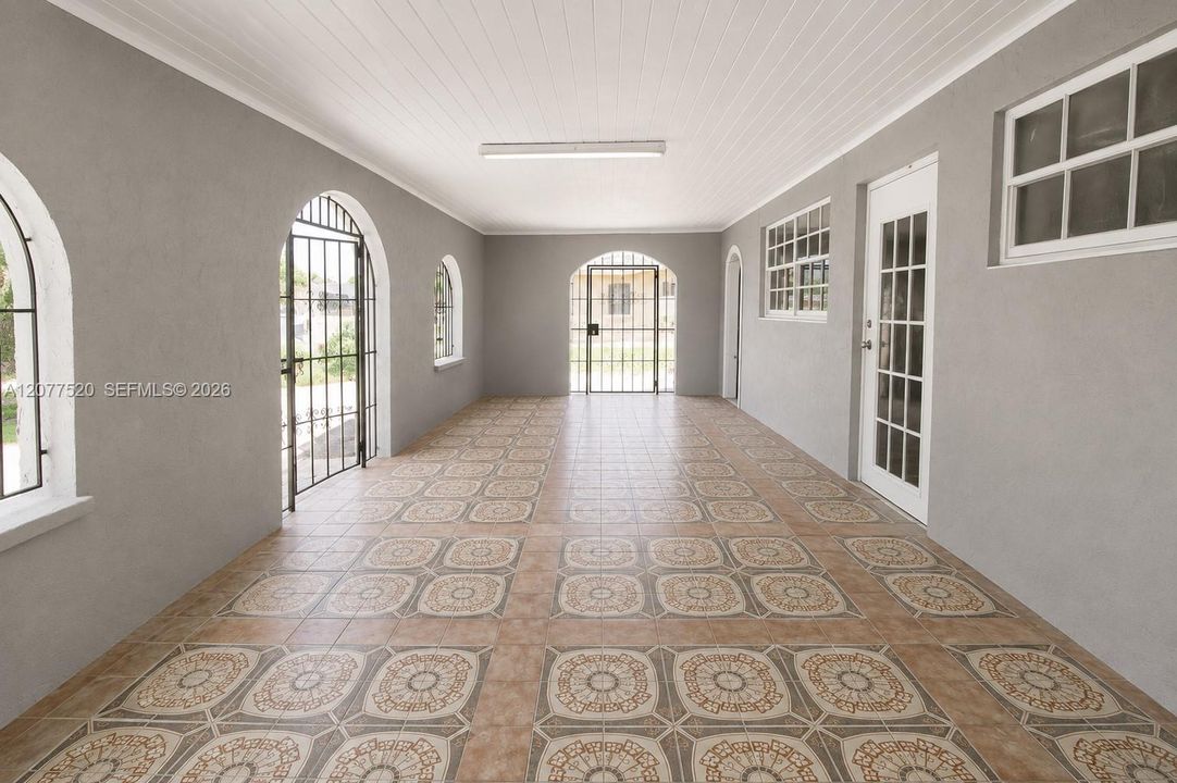 For Sale: $649,900 (4 beds, 2 baths, 1952 Square Feet)