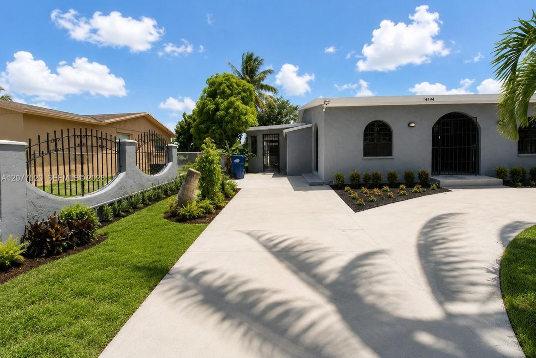 For Sale: $649,900 (4 beds, 2 baths, 1952 Square Feet)