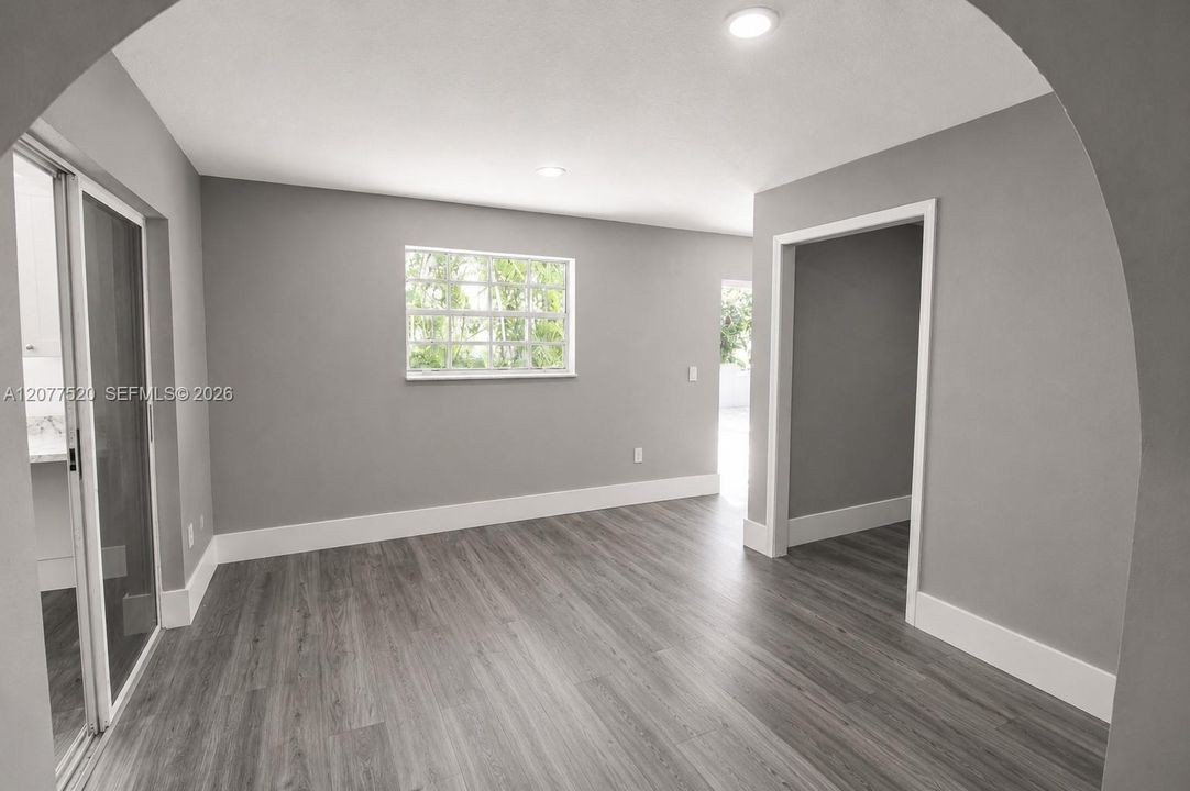 For Sale: $649,900 (4 beds, 2 baths, 1952 Square Feet)