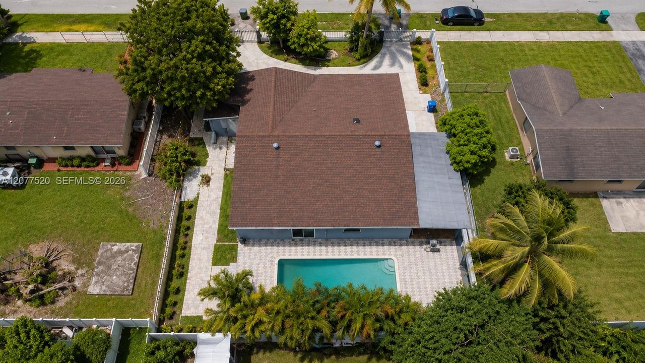 For Sale: $649,900 (4 beds, 2 baths, 1952 Square Feet)