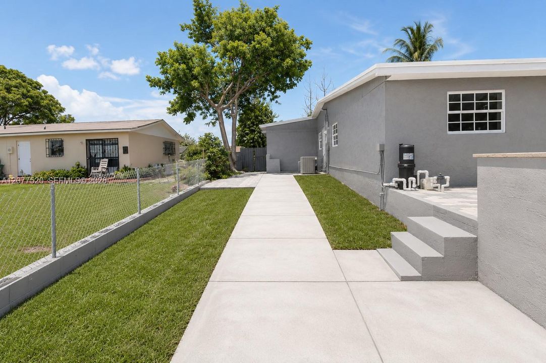 For Sale: $649,900 (4 beds, 2 baths, 1952 Square Feet)