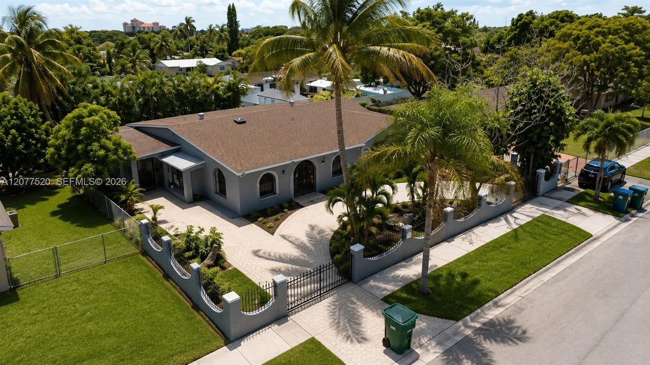For Sale: $649,900 (4 beds, 2 baths, 1952 Square Feet)