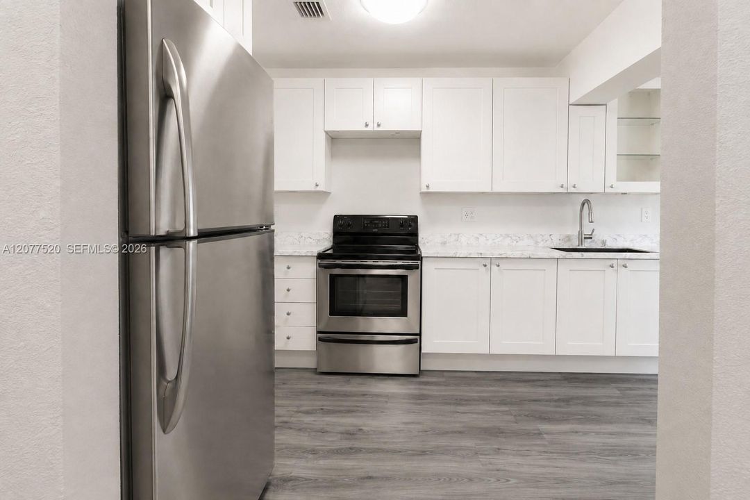For Sale: $649,900 (4 beds, 2 baths, 1952 Square Feet)