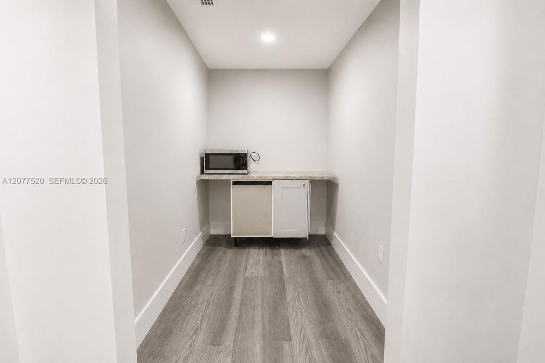 For Sale: $649,900 (4 beds, 2 baths, 1952 Square Feet)