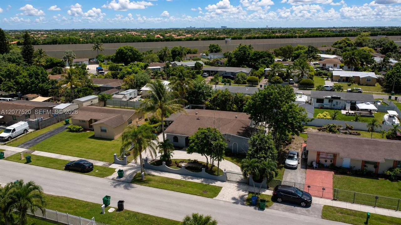 For Sale: $649,900 (4 beds, 2 baths, 1952 Square Feet)