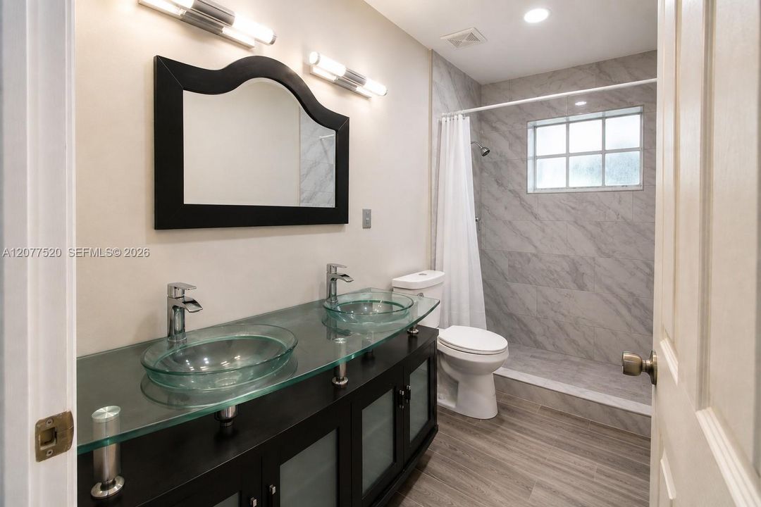 For Sale: $649,900 (4 beds, 2 baths, 1952 Square Feet)