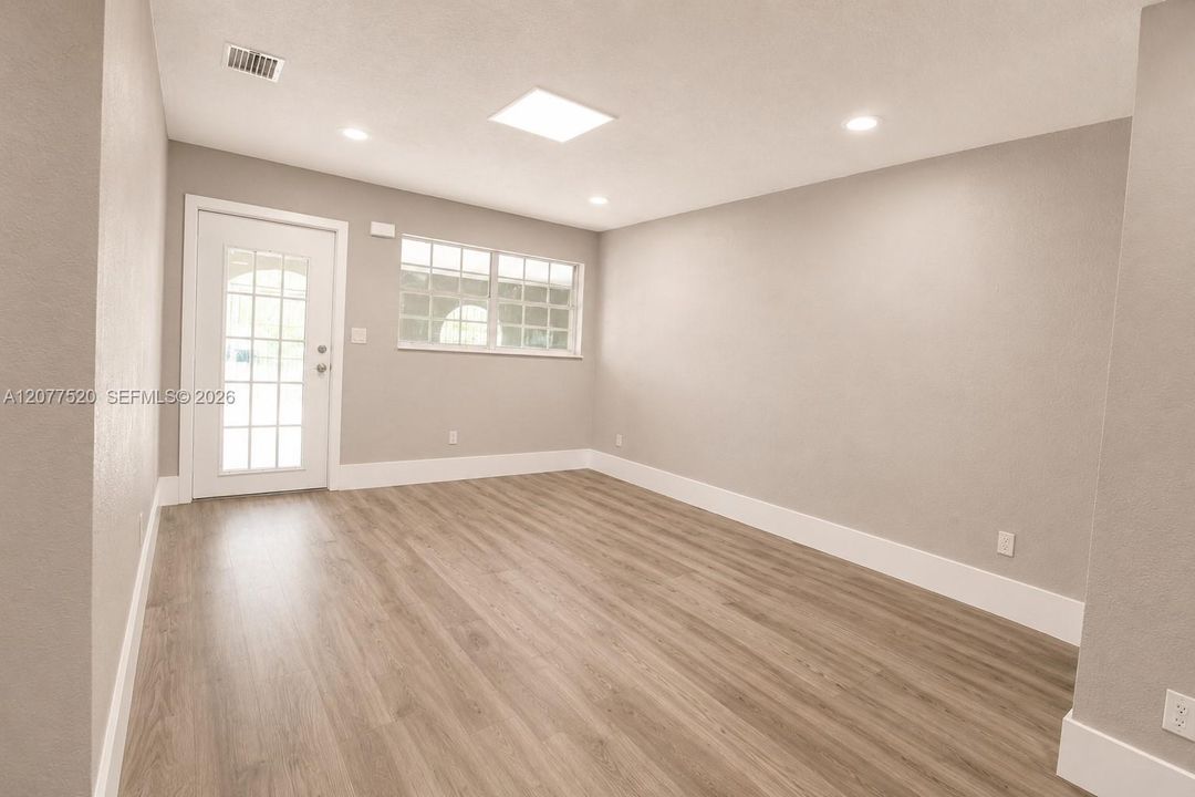For Sale: $649,900 (4 beds, 2 baths, 1952 Square Feet)